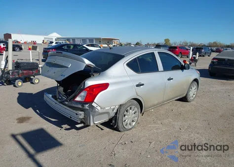 2015 Nissan Versa 1.6 S+ z USA, uszkodzony, nr VIN 3N1CN7AP0FL881753